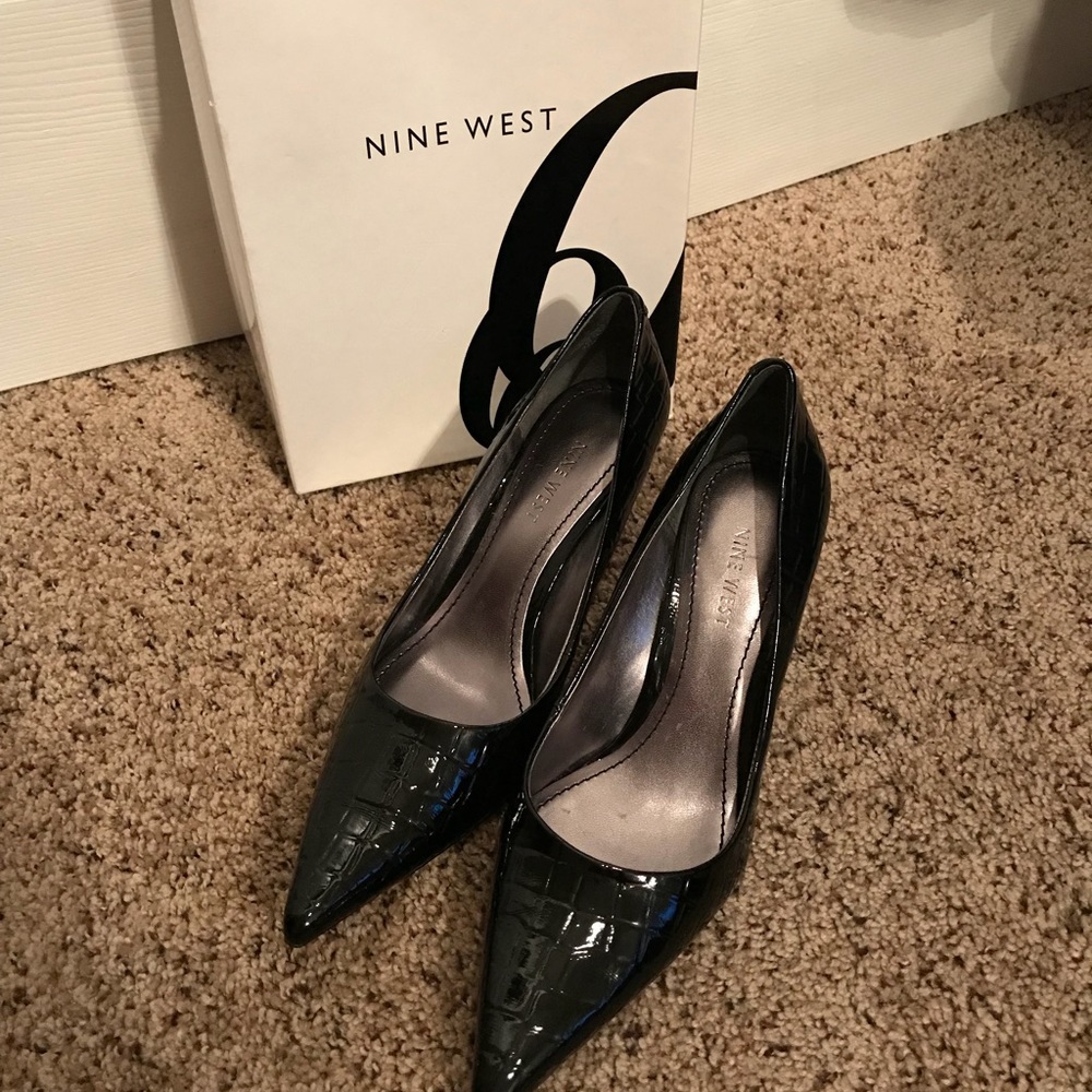 Nine West•Black•Alligator• Hi-Gloss Heels• Size 6.5